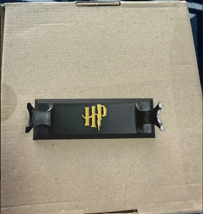 Suporte Expositor Varinha Harry Potter Logo HP - PLA Preto 3D