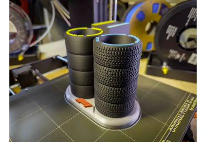 Porta Caneta Pneu F1 — Organizador de Mesa 3D